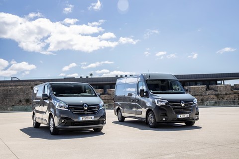 21227684-2019-new-renault-master-and-new-renault-trafic-press-tests-in-portugal.jpg