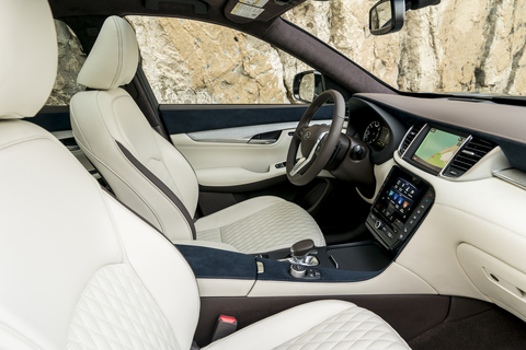 2019-infiniti-qx50-interior-photo-03.jpg