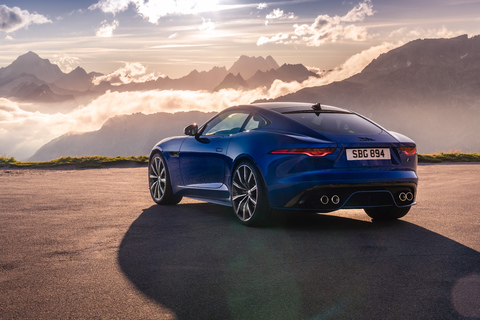 jag-f-type-r-21my-velocity-blue-reveal-switzerland-02-12-19-02.jpg