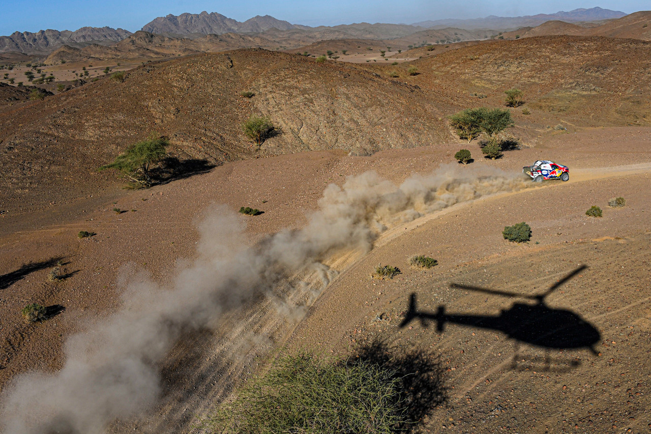 Dakar 2020 News:  Sainz and Al-Attiyah make Dakar move after perilous mountain stage...